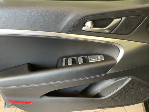 Used 2025 Genesis G70 2.5T image 21