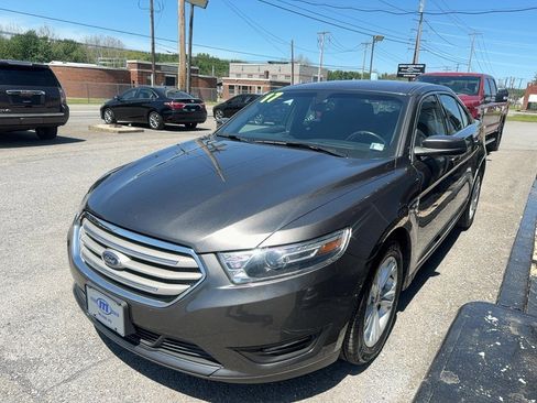 Used 2017 Ford Taurus SEL FWD image 2