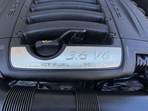 Used 2014 Porsche Cayenne Platinum Edition image 10