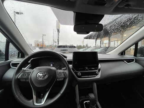 Used 2025 Toyota Corolla Cross LE image 33