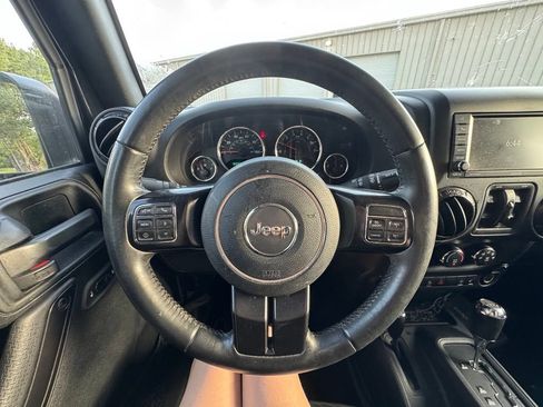 Used 2017 Jeep Wrangler Unlimited Sahara AWD/4WD image 14