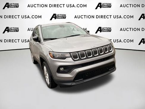 Used 2022 Jeep Compass Latitude image 3