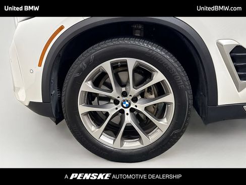 Used 2024 BMW X5 sDrive40i w/ Premium Package RWD image 2