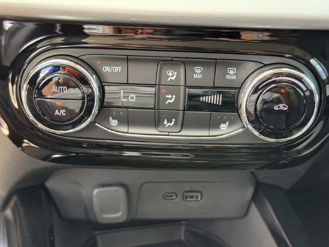 New 2026 Chevrolet Trax LT w/ Sunroof Package FWD image 28