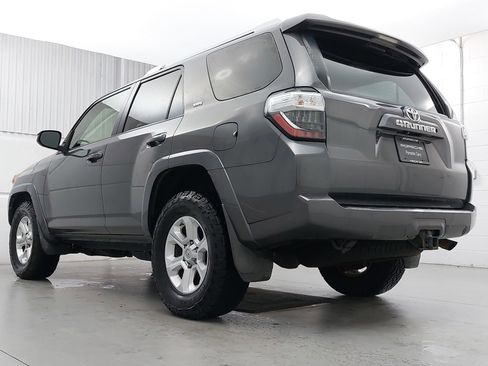 Used 2014 Toyota 4Runner image 3