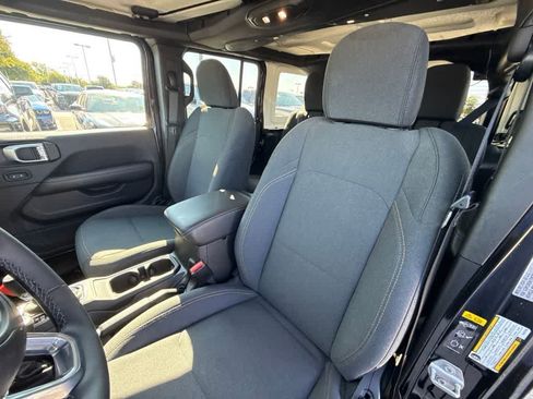 Used 2026 Jeep Wrangler Unlimited Sahara AWD/4WD image 16