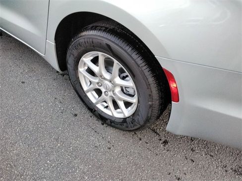 New 2026 Chrysler Pacifica Select image 19