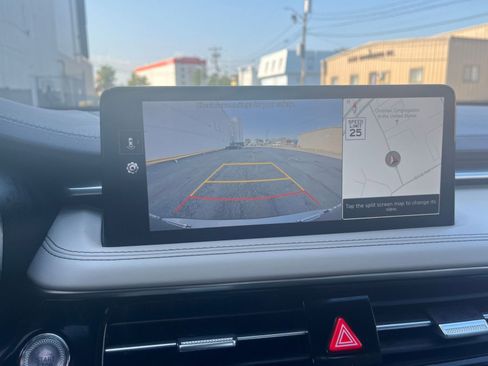 Used 2024 Genesis G70 2.5T image 17