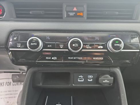 Used 2025 Honda Pilot Touring image 26