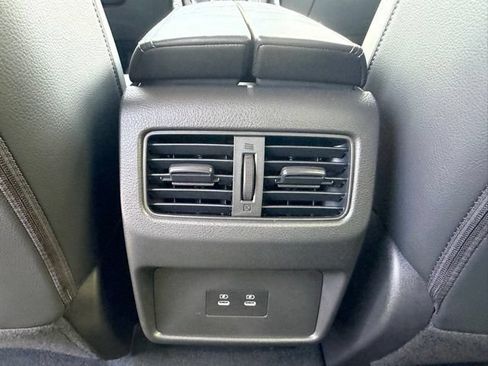 Used 2025 Nissan Rogue SL AWD/4WD image 12