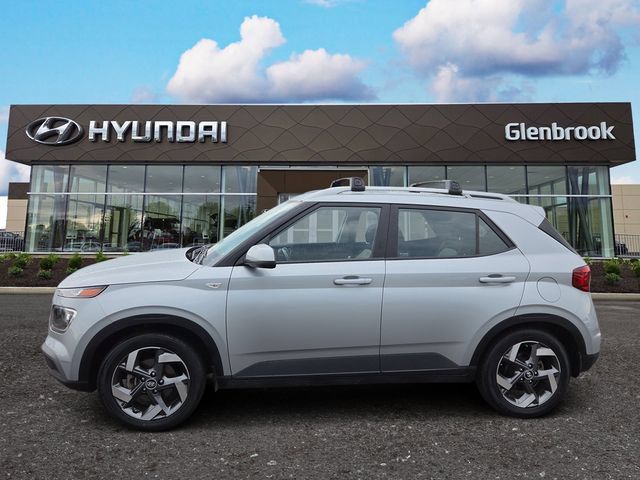 Certified 2022 Hyundai Venue SEL FWD image 1