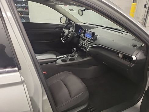 Used 2023 Nissan Altima 2.5 S FWD image 2