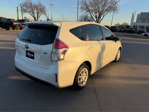 Used 2017 Toyota Prius V Five image 5