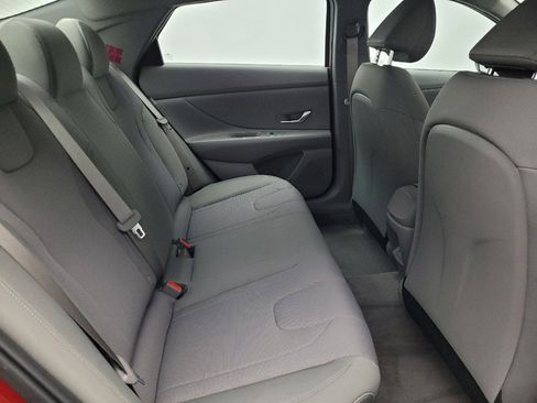 Used 2025 Hyundai Elantra SE image 19