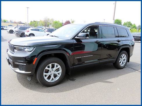 Certified 2023 Jeep Grand Cherokee L Limited w/ Luxury Tech Group II AWD/4WD image 3