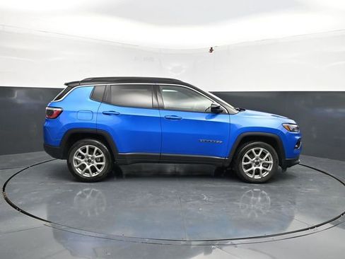 Used 2025 Jeep Compass Limited AWD/4WD image 11