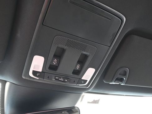 Used 2025 Honda Pilot TrailSport image 32