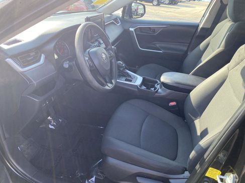 Used 2021 Toyota RAV4 LE image 10