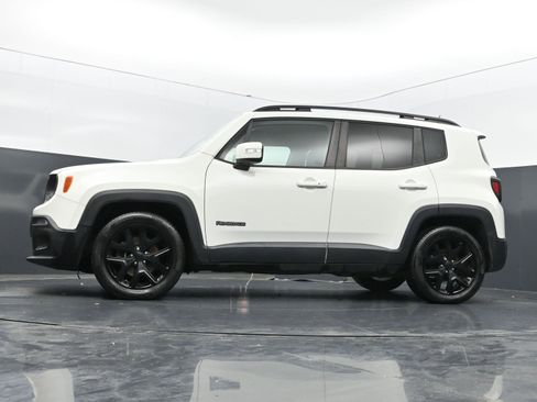 Used 2017 Jeep Renegade Altitude FWD image 36