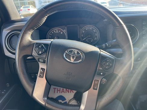 Used 2020 Toyota Tacoma TRD Sport image 9