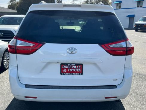 Used 2016 Toyota Sienna LE image 5