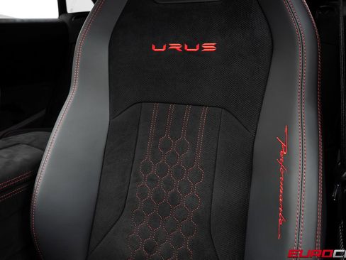 Used 2024 Lamborghini Urus Performante AWD/4WD image 48
