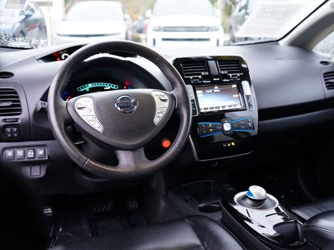 Used 2017 Nissan Leaf SL w/ Premium Package image 19
