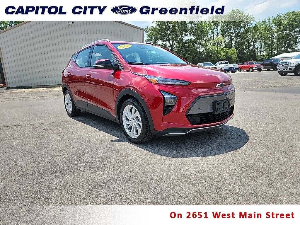 Used 2023 Chevrolet Bolt EUV LT w/ Comfort Package FWD image 1