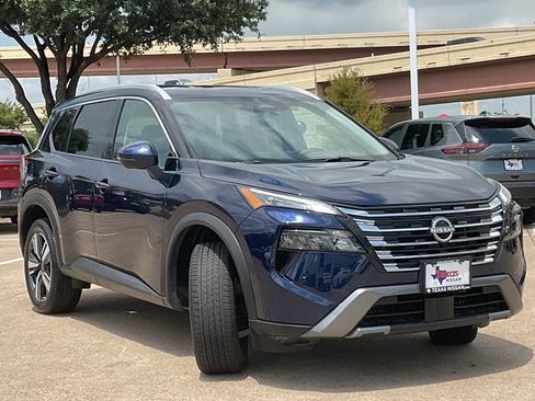 Used 2026 Nissan Rogue SL FWD image 2