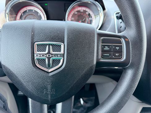Used 2019 Dodge Grand Caravan SE w/ UConnect Hands-Free Group FWD image 36