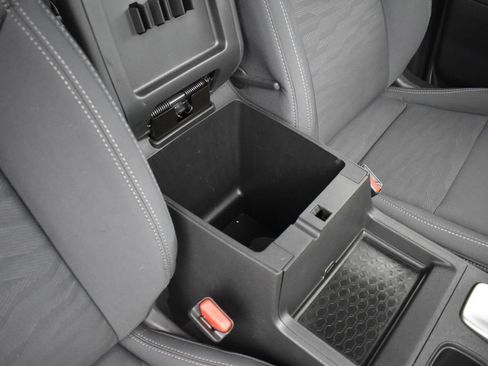 Used 2024 Nissan Frontier SV image 24