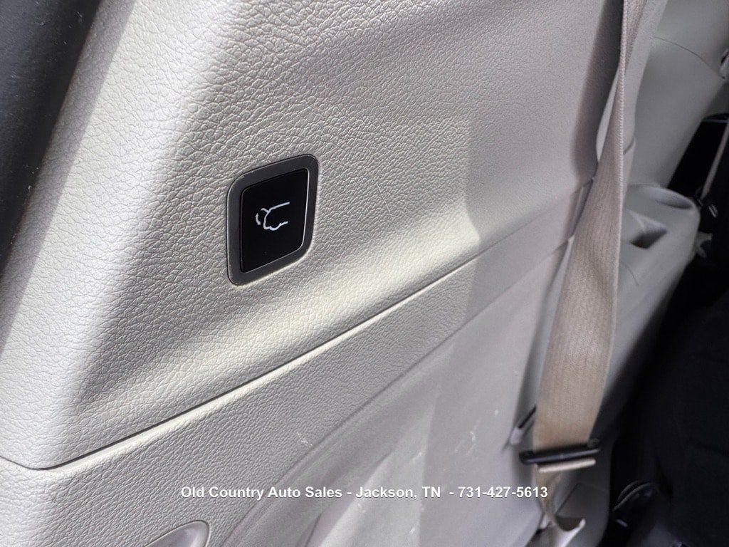 Used 2019 Chrysler Pacifica Touring-L FWD image 8