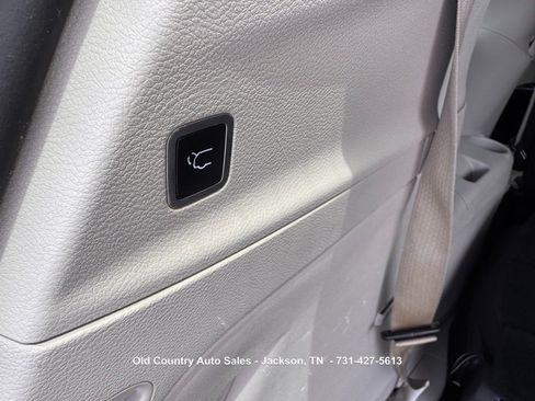 Used 2019 Chrysler Pacifica Touring-L FWD image 8