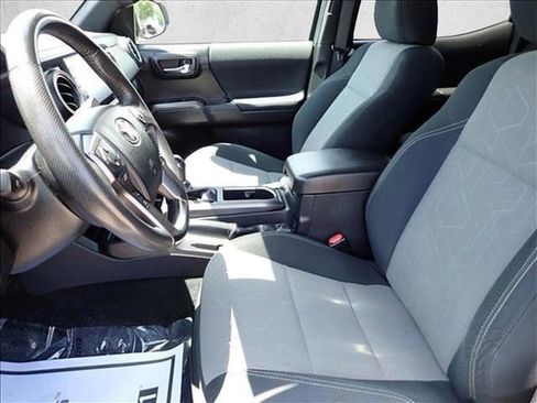 Used 2022 Toyota Tacoma TRD Off-Road image 10