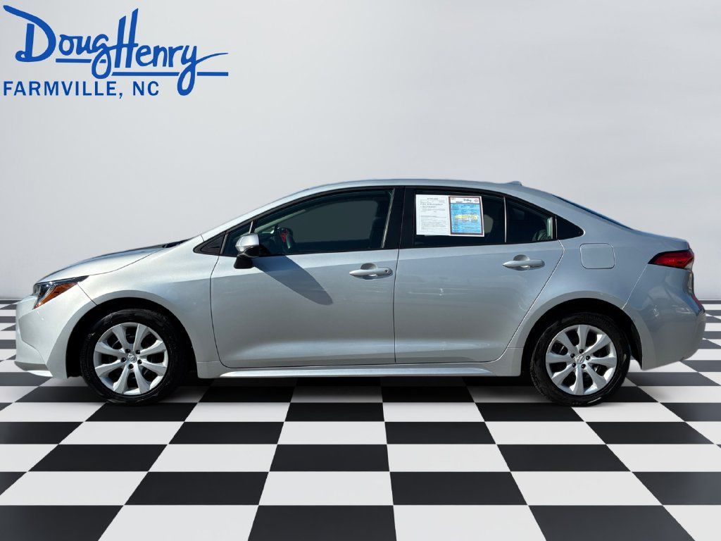 Used 2024 Toyota Corolla LE FWD image 2