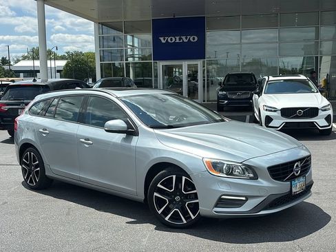 Used 2018 Volvo V60 T5 Dynamic FWD image 2