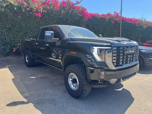 Used 2024 GMC Sierra 2500 Denali Ultimate AWD/4WD image 3