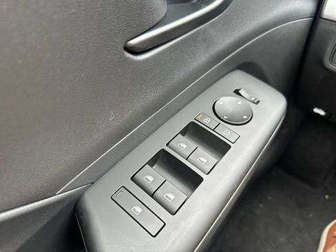 New 2026 Hyundai Kona SE image 12