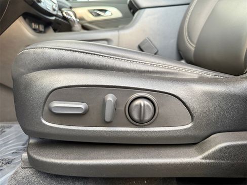 Used 2023 Chevrolet Traverse LT image 10