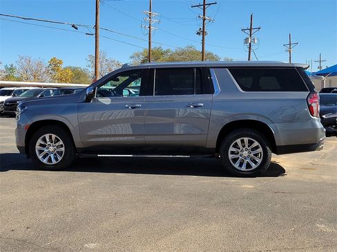 Used 2022 Chevrolet Suburban Premier image 2