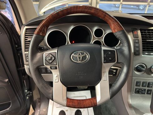 Used 2015 Toyota Sequoia Platinum image 16