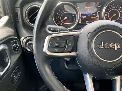 Used 2021 Jeep Wrangler Unlimited Sahara AWD/4WD image 19