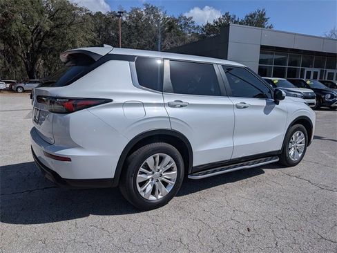 Used 2025 Mitsubishi Outlander ES image 4