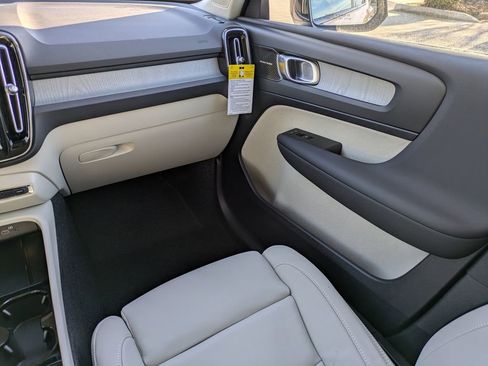 New 2026 Volvo XC40 B5 Plus w/ Climate Package image 17