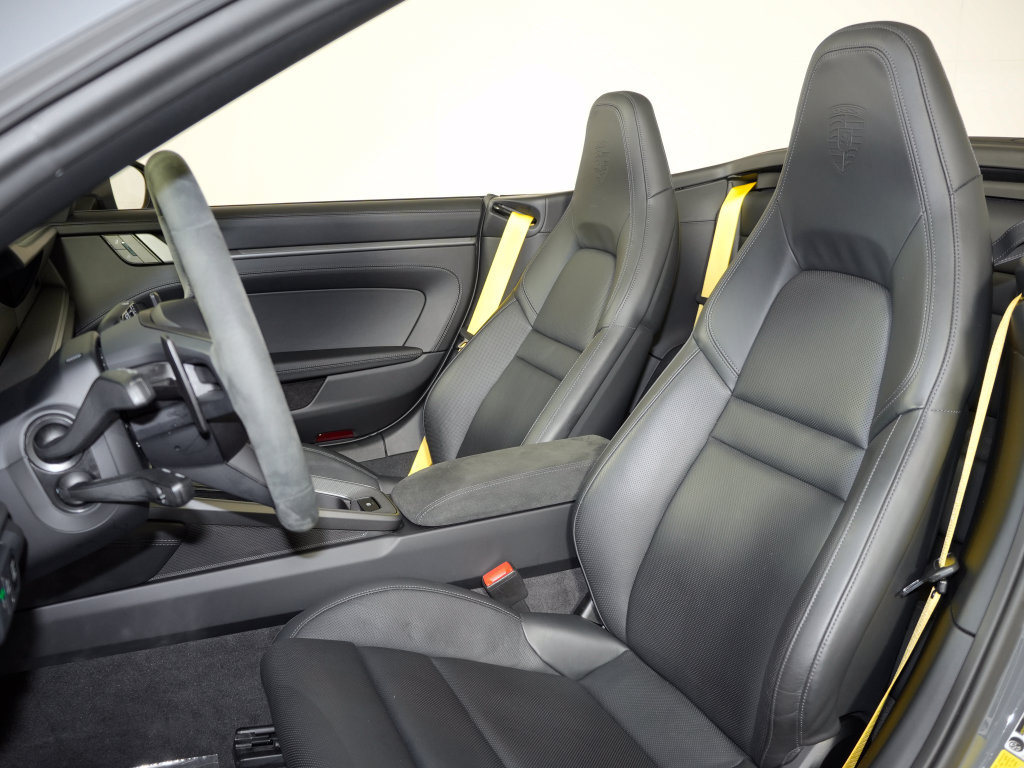 Certified 2025 Porsche 911 Carrera w/ Premium Package RWD image 5
