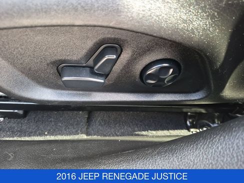Used 2016 Jeep Renegade Latitude AWD/4WD image 14
