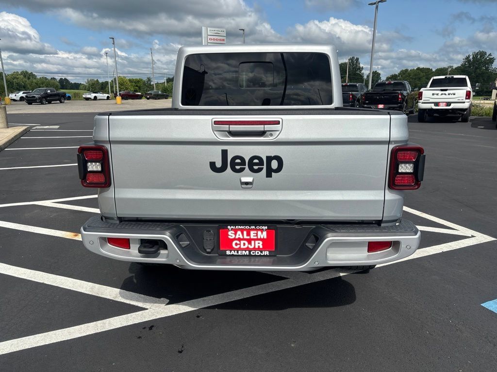 Used 2022 Jeep Gladiator Overland AWD/4WD image 8