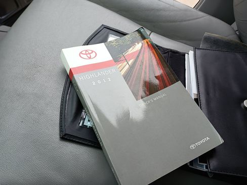 Used 2012 Toyota Highlander FWD image 36