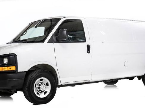 Used 2014 Chevrolet Express 3500 3500 3dr Extended Cargo Van image 2