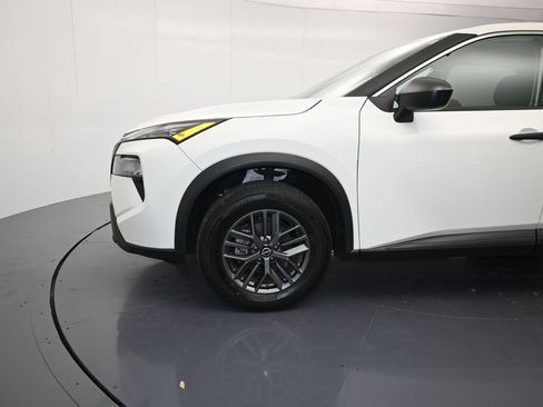 Used 2024 Nissan Rogue S FWD image 9